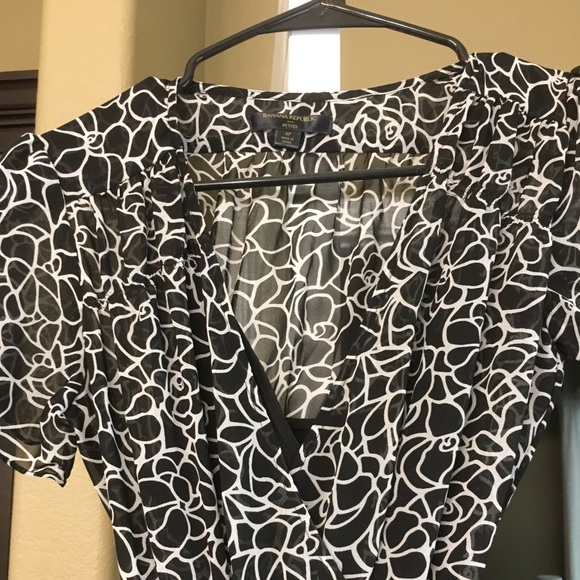 Light, comfortable dress with flattering shape! - Picture 3 of 5